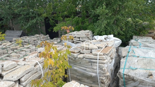 Плитняк галтованный гранитный для ландшафтного дизайна купить в Ивделе