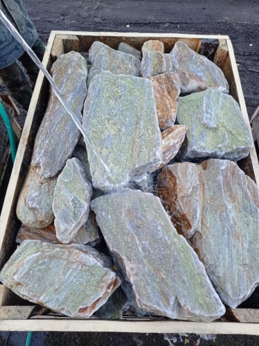 Златолит жёлтый, жёлто-зелёный глыбки и валуны для ланшафтного дизайна купить в Ивделе