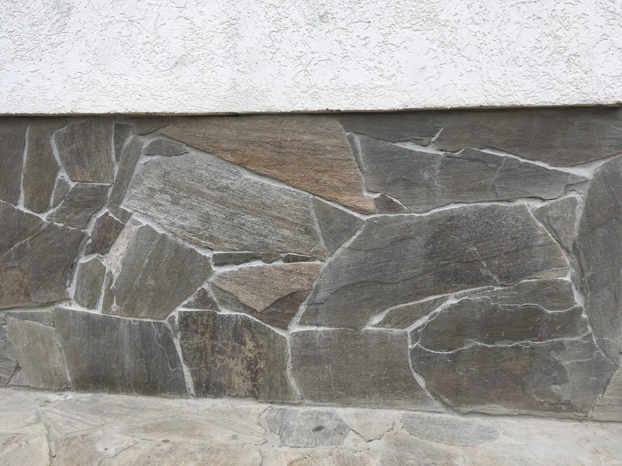 Плитняк златолит Уральский для цоколя, отмостки купить в Ивделе