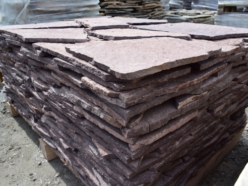 Плитняк лемезит бордовый для облицовки цоколя 20-25 мм  купить в Ивделе