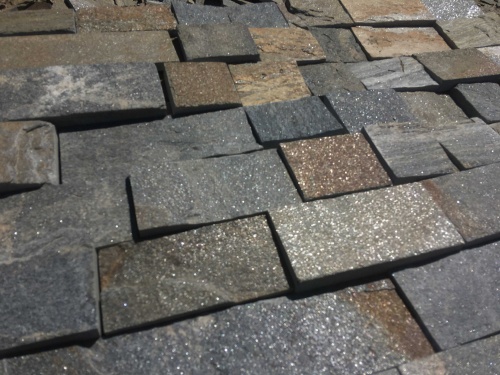 Плитка пилёная златолит Уральский для цоколя, отмостки купить в Ивделе