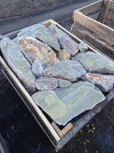 Златолит жёлтый, жёлто-зелёный глыбки и валуны для ланшафтного дизайна купить в Ивделе