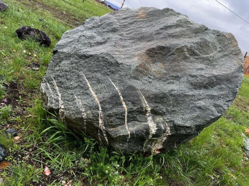 Гигантские зелёные валуны для ландшафтного дизайна весом более 5 тонн купить в Ивделе