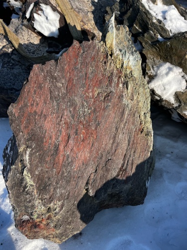 Ландшафтные глыбы красно-фиолетовые 200-1000 килограмм купить в Ивделе