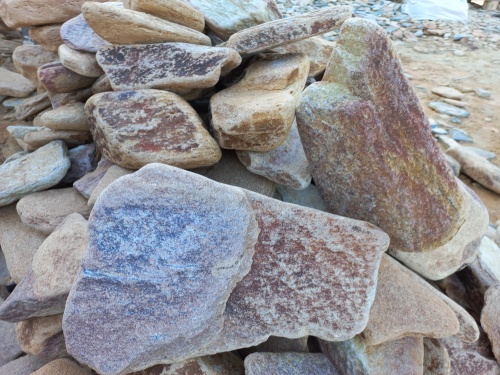 Златолит жёлтый, жёлто-зелёный глыбки и валуны для ланшафтного дизайна купить в Ивделе