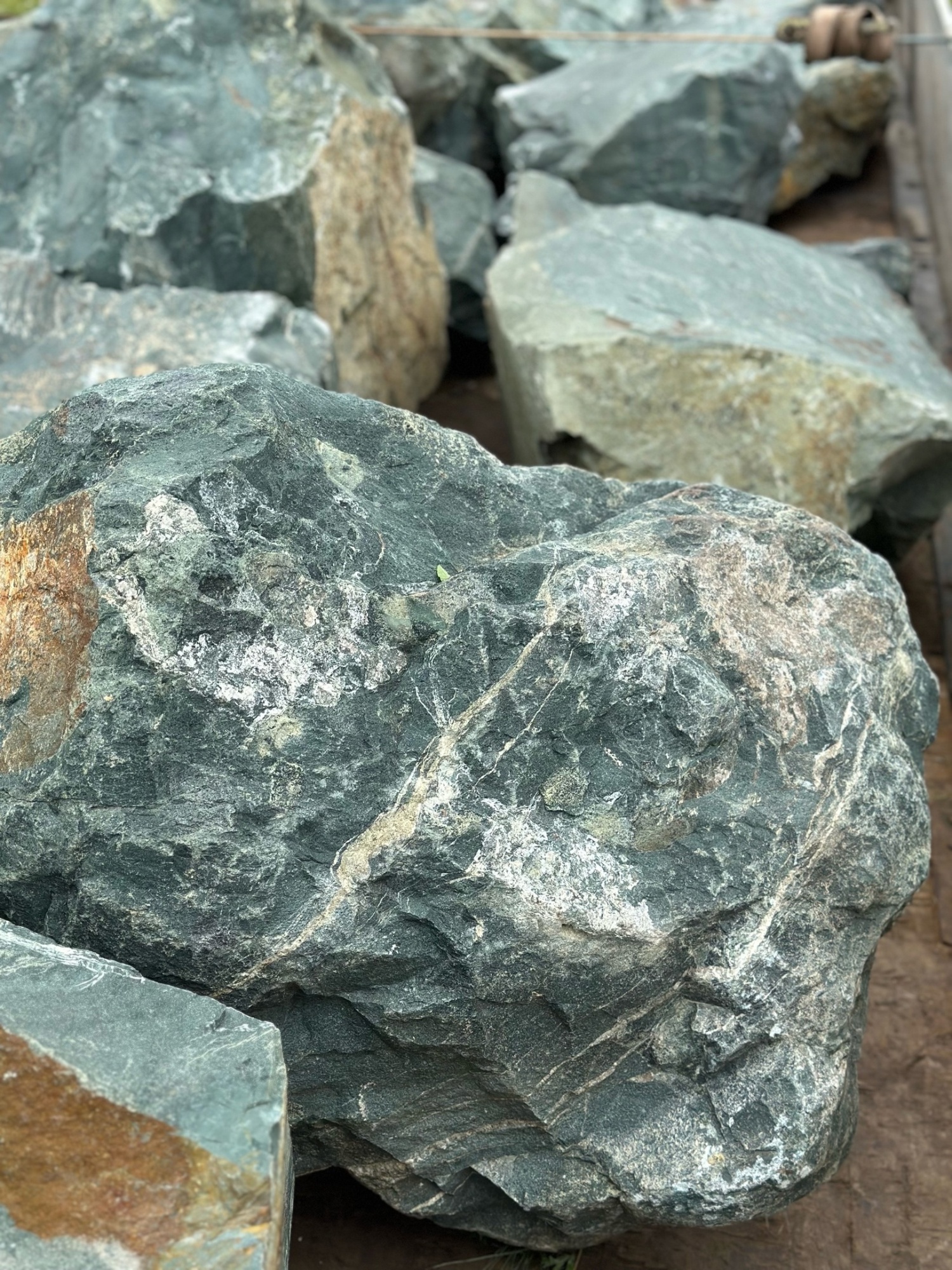 Камни для ландшафтного дизайна зелёные 10-60 килограмм купить в Ивделе