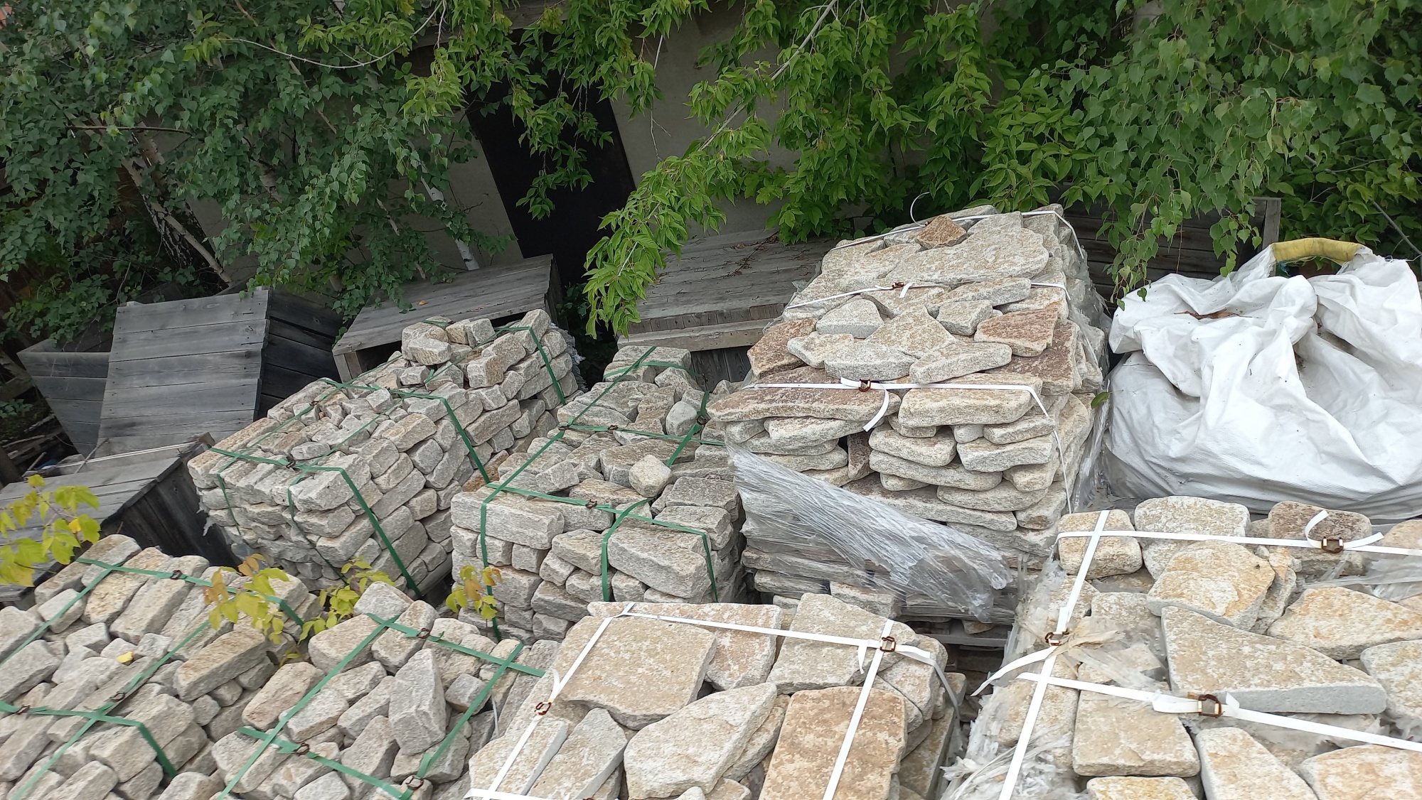 Плитняк гранитный галтованный купить в Ивделе