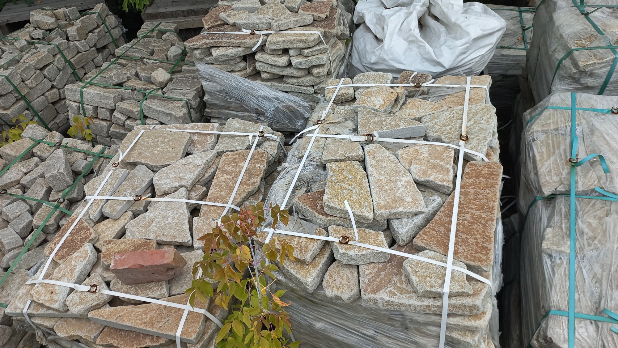 Плитняк гранитный галтованный купить в Ивделе