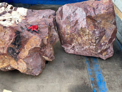Ландшафтные глыбы красно-фиолетовые 200-1000 килограмм купить в Ивделе