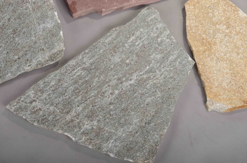 Плитняк златолит Уральский для цоколя, отмостки купить в Ивделе