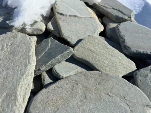 Плитняк златолит зелёный галтованный для фасада купить в Ивделе