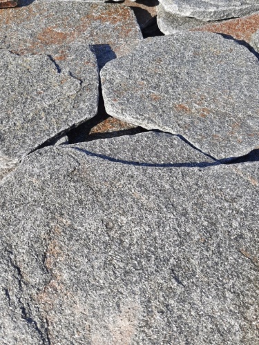 Златолит серебристый галтованный для лестниц купить в Ивделе