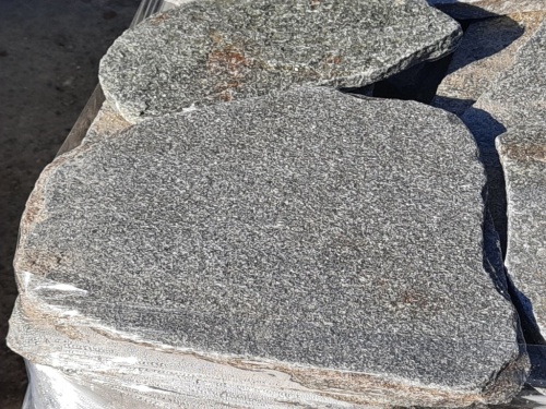 Златолит серебристый галтованный для лестниц купить в Ивделе