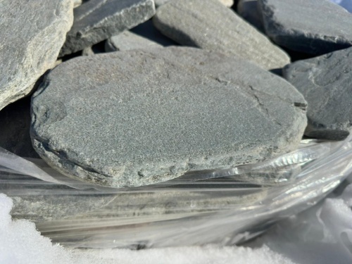 Плитняк златолит зелёный галтованный для мощения на бетон купить в Ивделе